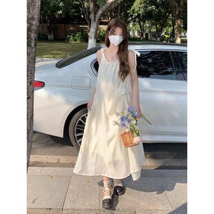 温柔风雪纺吊带连衣裙女新款法式可甜可盐气质设计感宽松长裙
