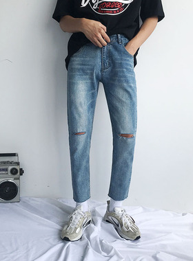 夏季港风浅蓝色刀割一字膝盖破洞九分牛仔裤男毛边弹力修身小脚潮