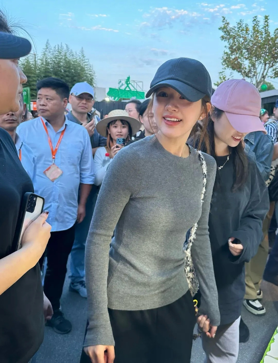 赵露思同款圆领灰色毛衣自留款圆领修身显瘦打底长袖针织上衣女冬