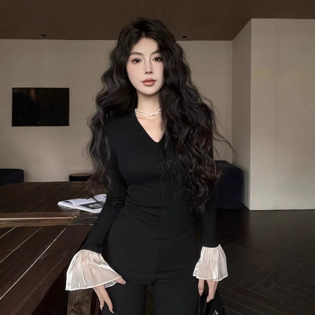 【工厂现货】辣妹风V领拼接喇叭袖紧身加绒内搭垫肩黑色打底衫T恤