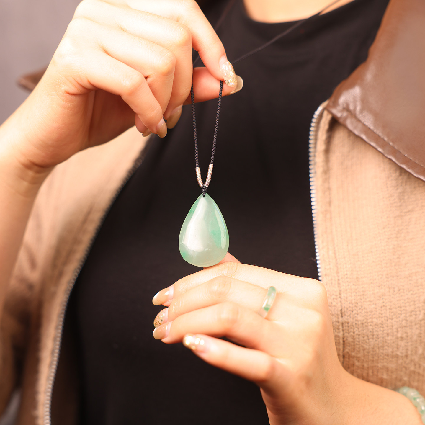 天然非洲翠水滴吊坠高冰飘绿原产冰透水润百搭男女款玉石挂坠