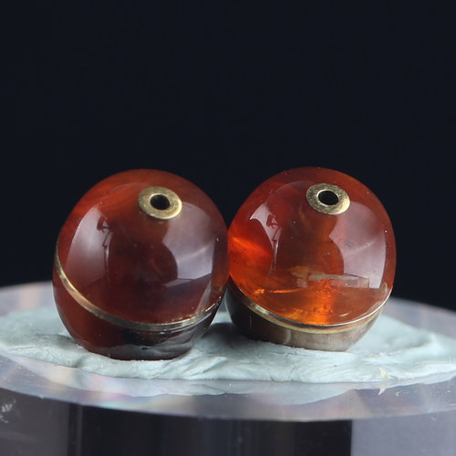 天然缅甸琥珀黄铜镶嵌一线天单珠