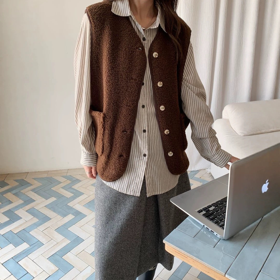 秋冬季羊羔毛绒马夹外穿开衫外套复古宽松背心女皮毛一体马甲厚款