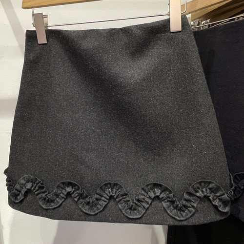 木耳花边短裙女2025秋冬新款高腰显瘦毛呢半身裙洋气包臀A字裙子