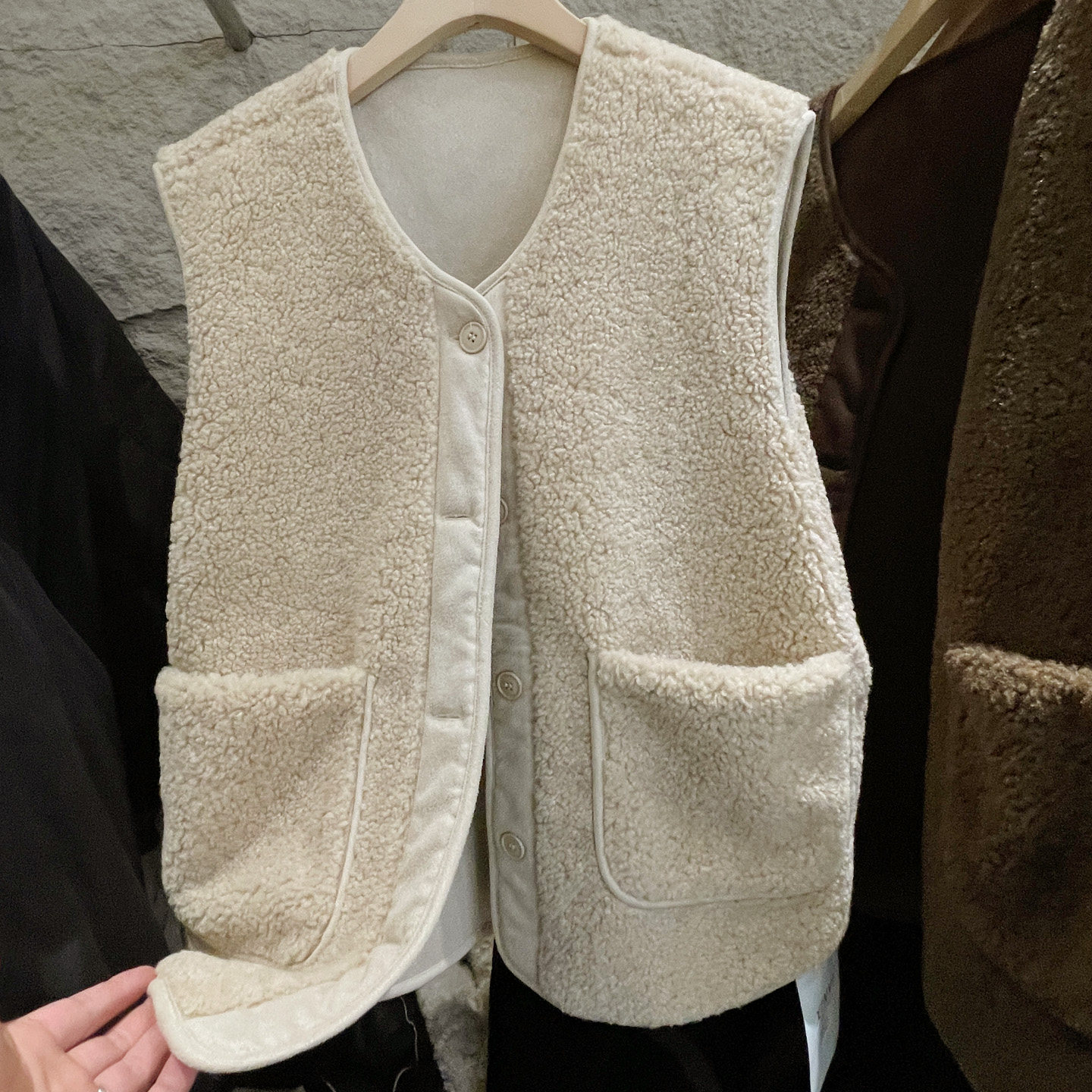 皮毛一体羊羔毛马甲女秋冬2025新款百搭显瘦圆领无袖外套坎肩背心