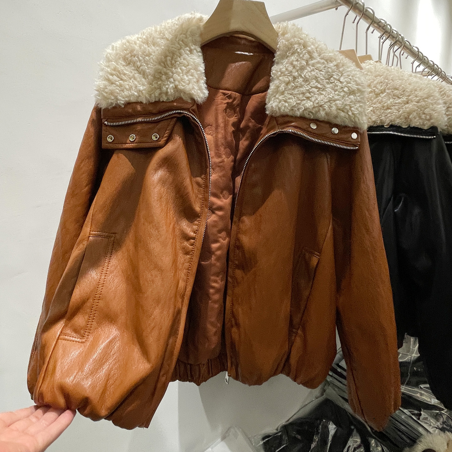 羊羔毛大翻领PU皮衣外套女2025冬季新款韩系休闲夹棉保暖夹克上衣