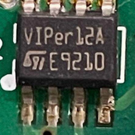 VIPER12A VIPER12ASTR-E SOP-8 VIPER22AS 开关电源芯片 贴片进口