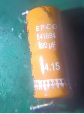 40v 680uf B41684-S7687-T3 方向机电脑板2脚电容