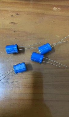 25V 220UF 125度 插脚电容 10*12体积 全新 蓝色