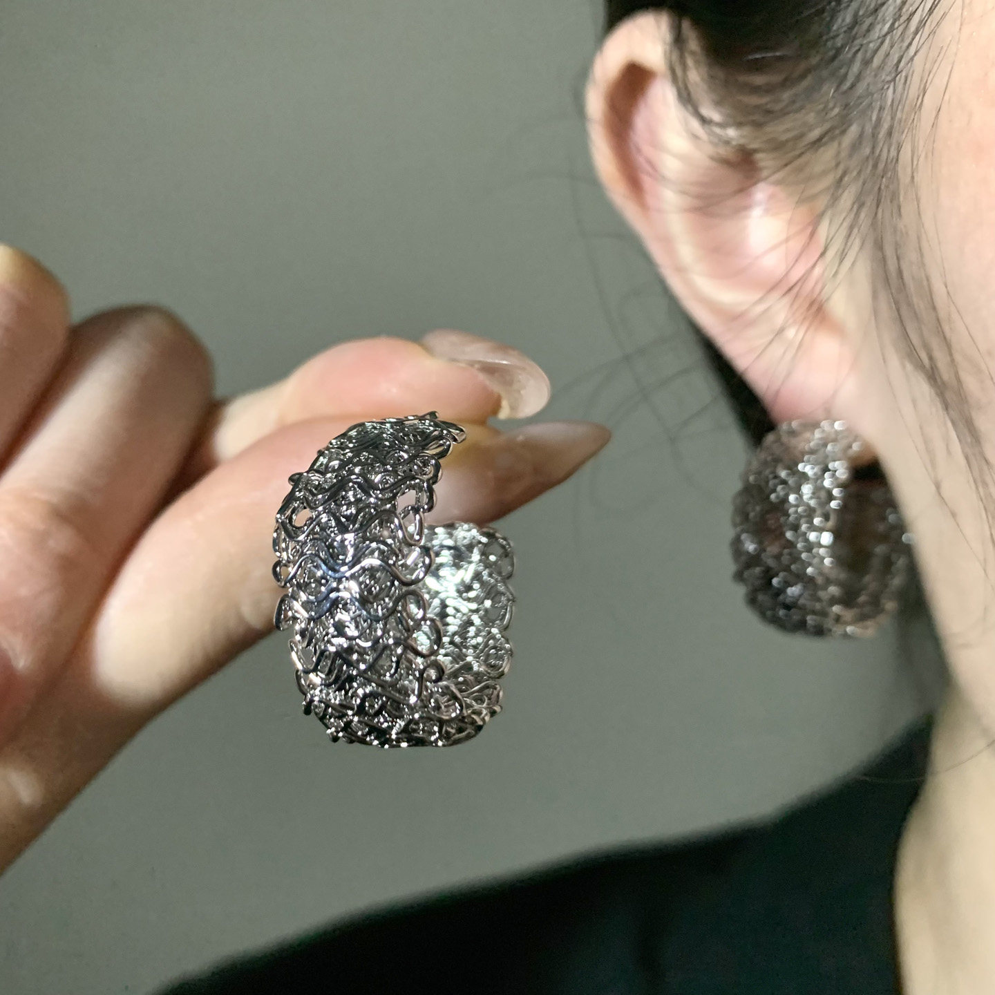 HEY TAO银色镂空金属耳环女小众设计高级感耳钉独特时尚个性耳饰