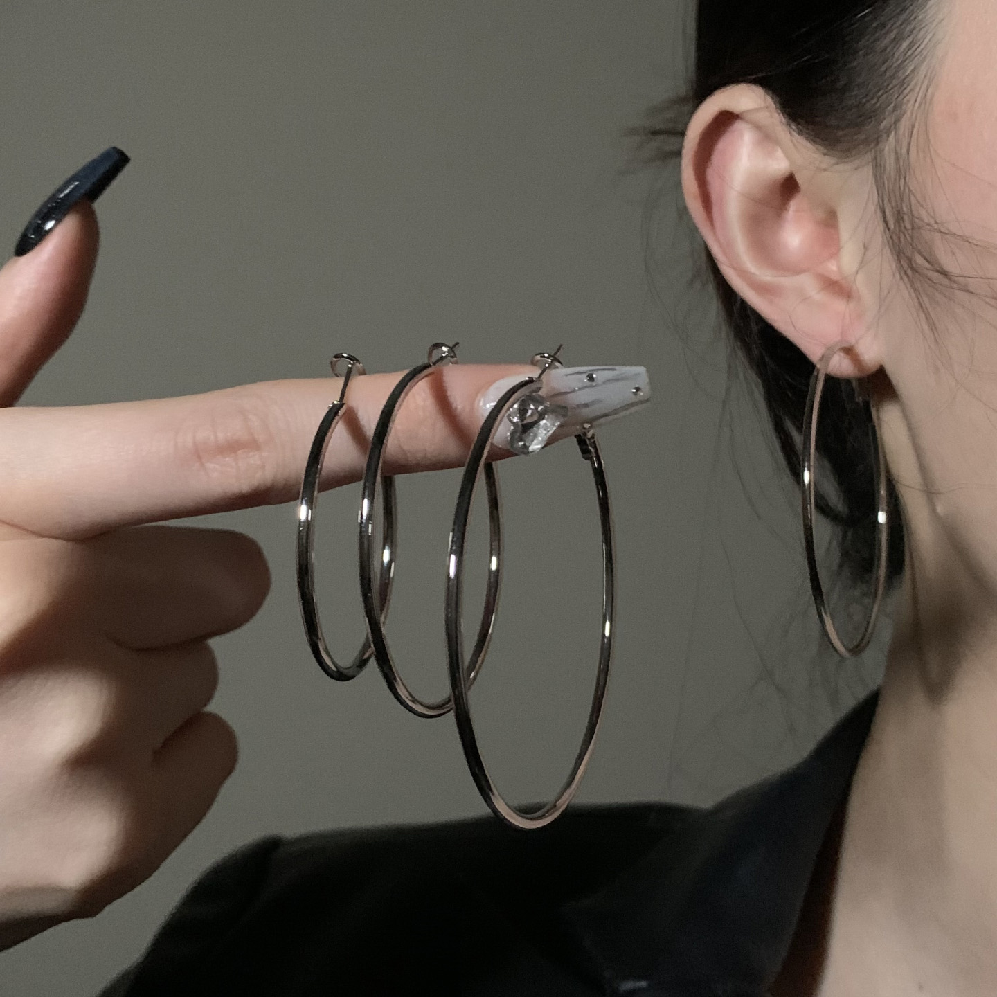 HEY TAO极简风银色素圈耳环女方圆脸耳圈简约时尚辣妹大圈圈耳饰