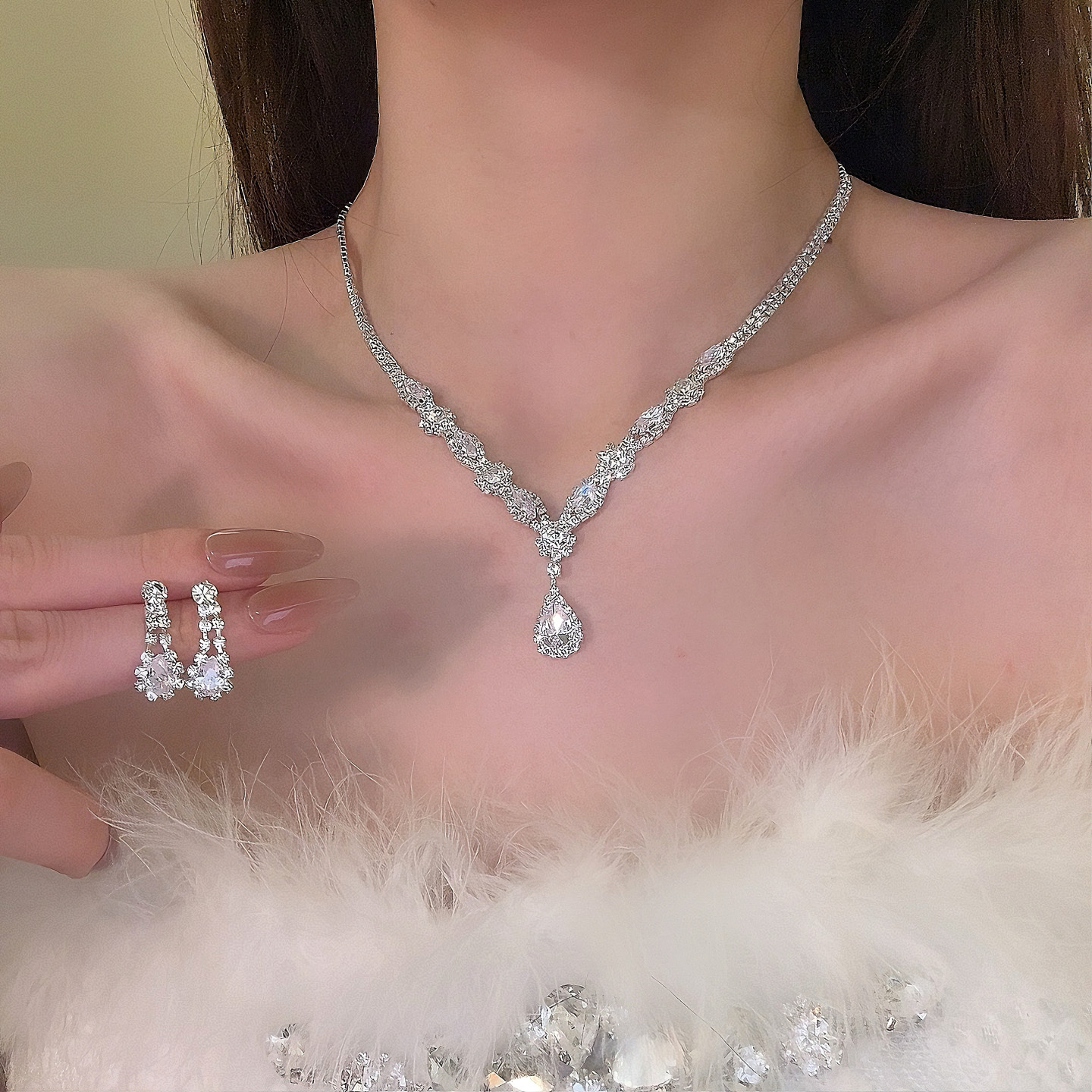 HEY TAO爆闪水滴锆石吊坠女项链女高级感锁骨链耳环套装配饰颈链