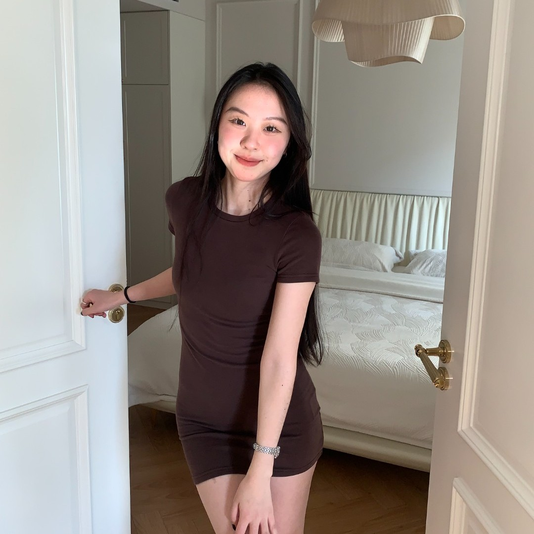 咖啡色连衣裙夏装裙子修身收腰包臀性感紧身连衣裙圆领纯色裙子女