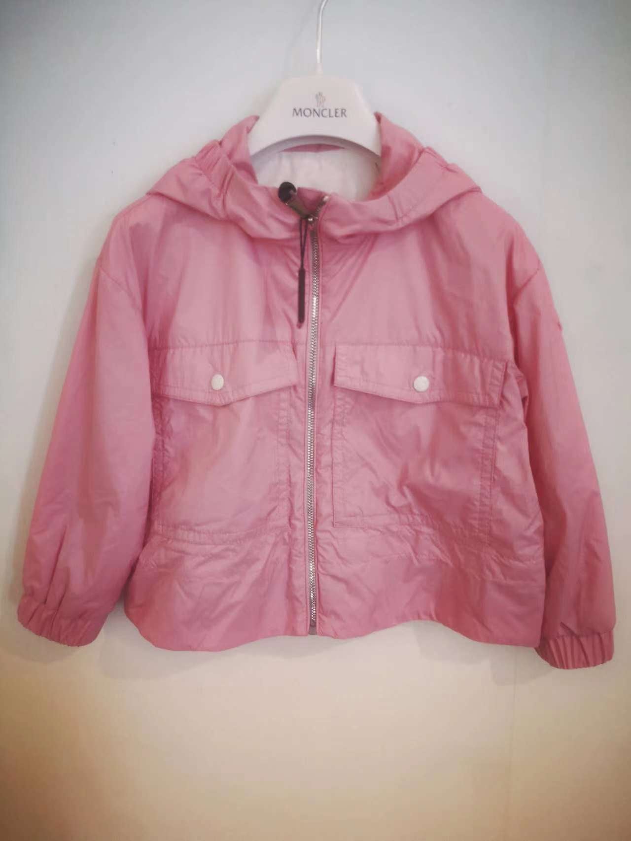 moncler粉色 _高仿蒙口粉色穿搭