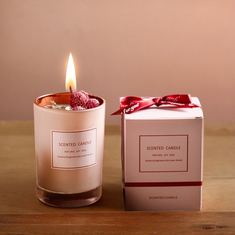 粉色氛围香薰杯香薰蜡烛浪漫气氛大豆蜡场景布置干花蜡烛香氛桌面