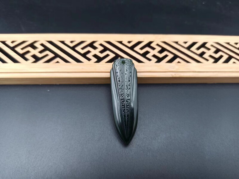 泰山灵玉轩剑吊坠保真天然