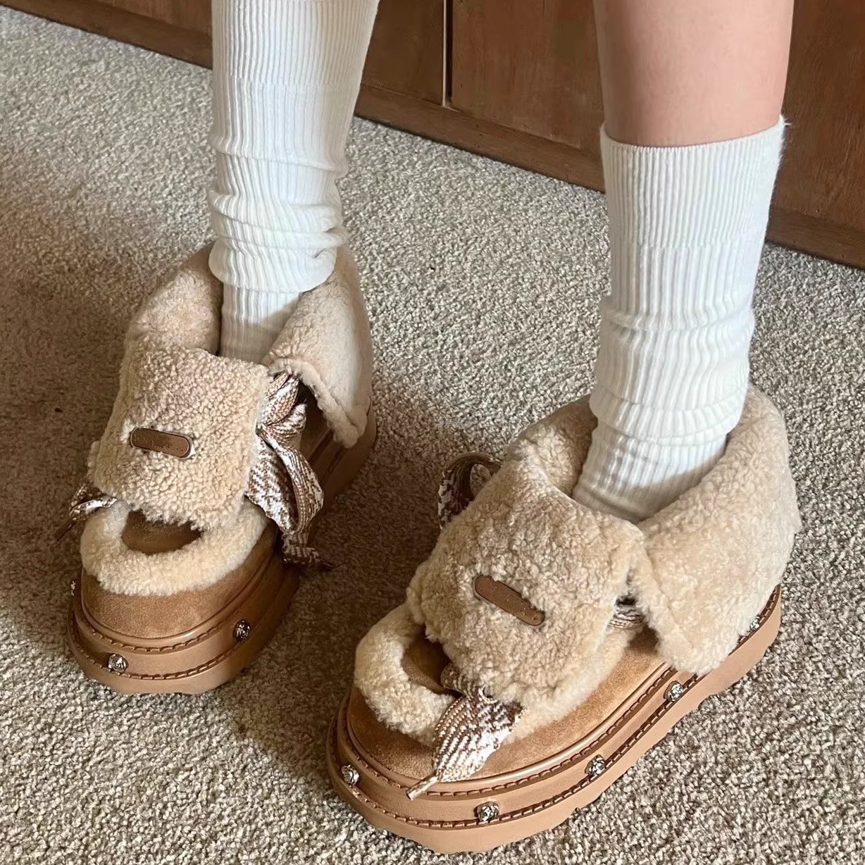 雪地靴秋冬防滑两穿加绒皮毛一体