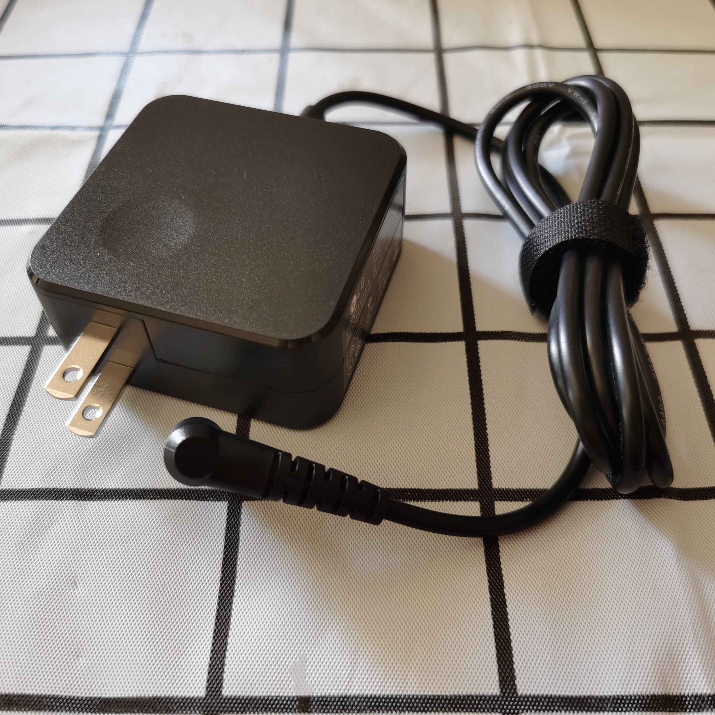 lg显示器电源线19v2.1a液晶电脑充电源适配器19v1.3a1.2a1.7a1.6a