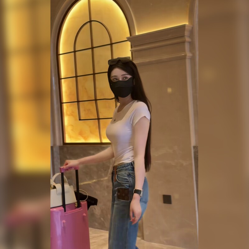 时尚百搭舒适女士牛仔阔腿裤