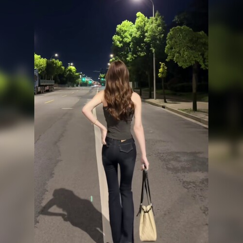 女士微喇牛仔裤显瘦显腿长百搭