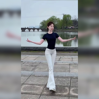 自然风格微喇牛仔裤百搭洒脱