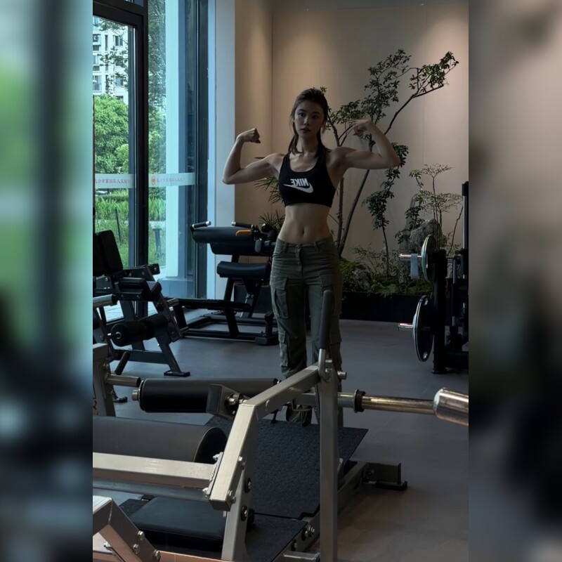 时尚低腰牛仔裤工装裤多场合