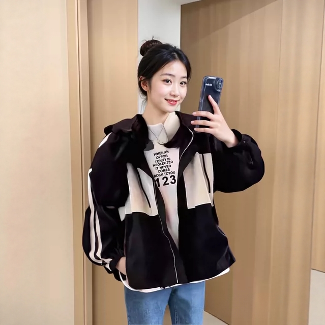 连帽休闲冲锋衣短外套女款