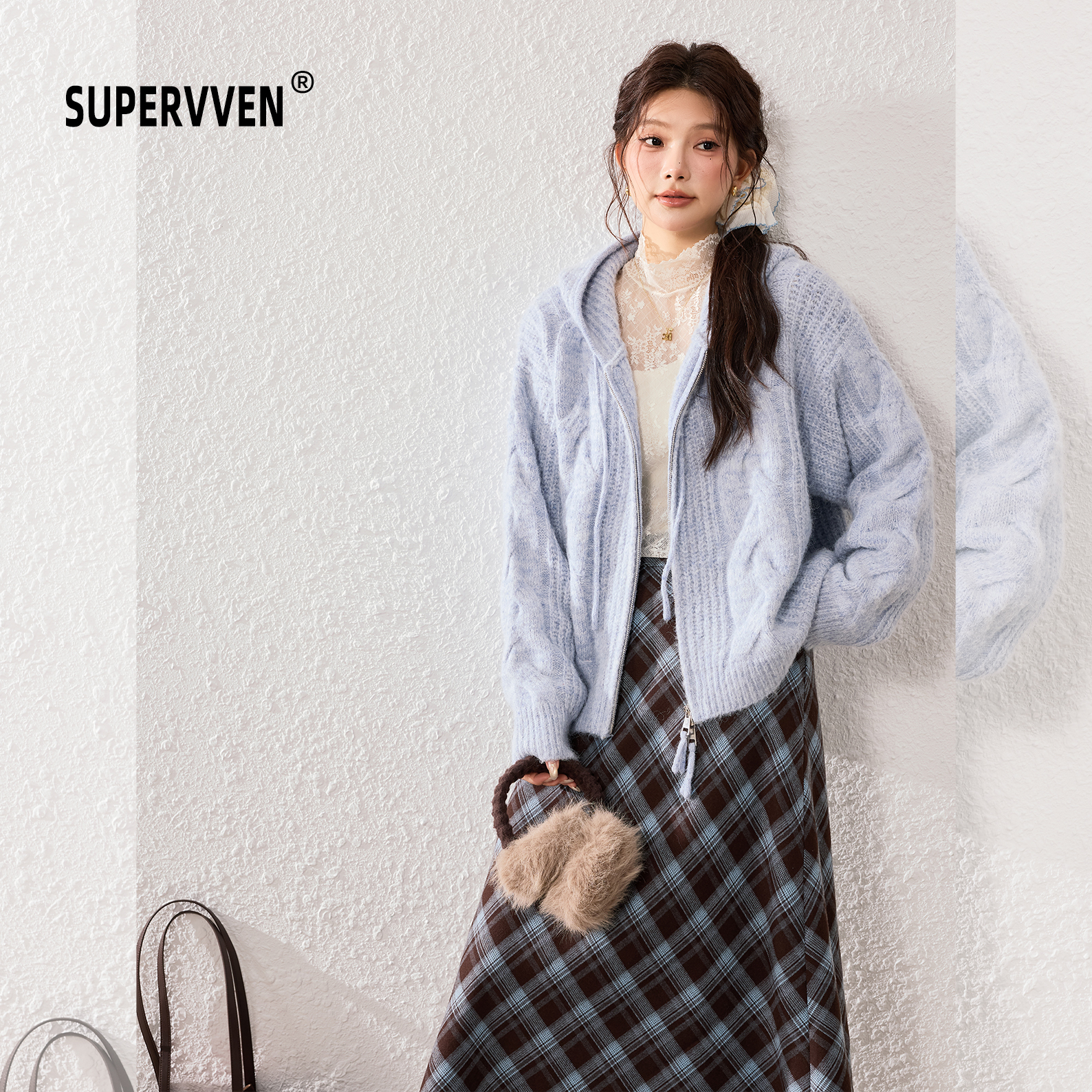 超级文 新翻曲妙复古绞花连帽羊毛毛衣外套/一池萍碎格纹高腰长裙