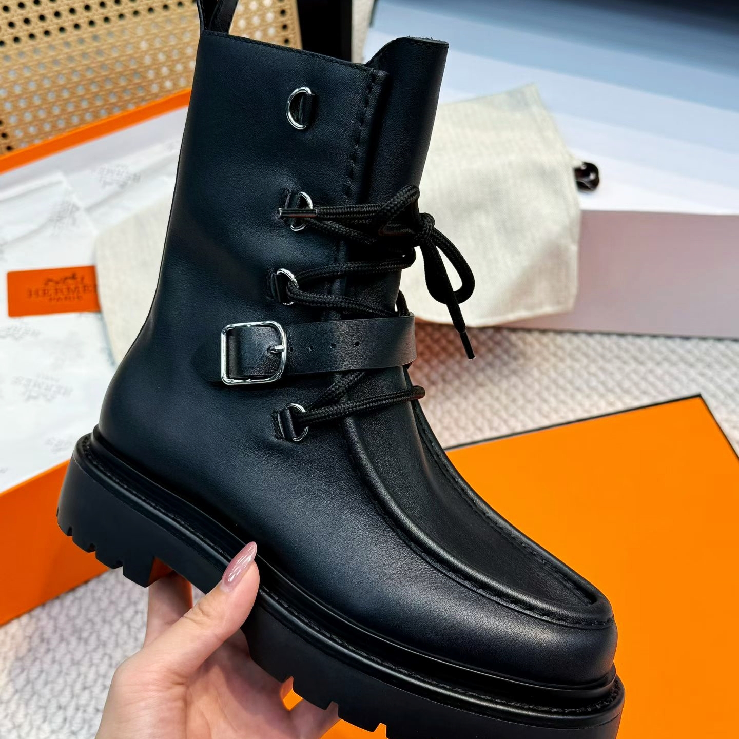 英伦风黑色真皮马丁靴女厚底