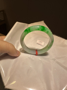 百搭好看大方 上手时尚 缅甸翡翠A货正品 冰种阳绿56圈口正圈手镯