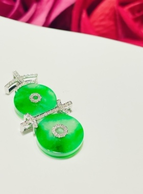 缅甸翡翠A货 阳绿团团圆圆喜字吊坠 搭配18k钻石大气上档次上身好