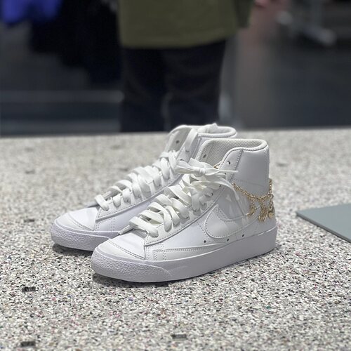 Nike耐克Blazer Mid '77女纯白复古休闲高帮板鞋DM0850/CZ4627