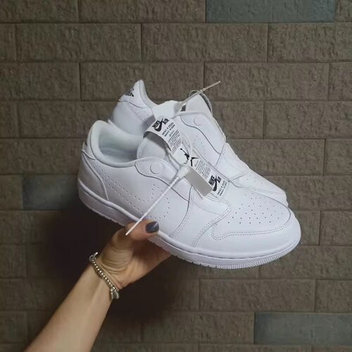 NIKE耐克 女子AIR JORDAN 1低帮一脚蹬运动休闲鞋 AV3918-100