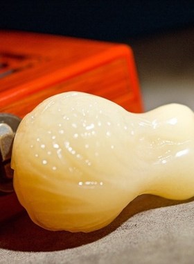 天然黄玉阿富汗手把件白菜