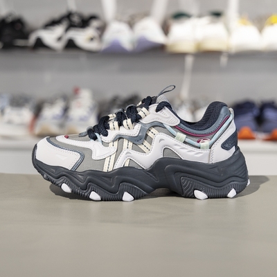 李宁防滑耐磨女子系带休闲鞋