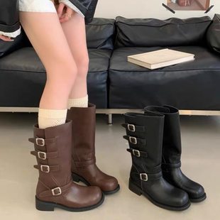 2025年新款 复古马丁靴女粗跟皮带扣中筒靴子高筒骑士靴机车靴