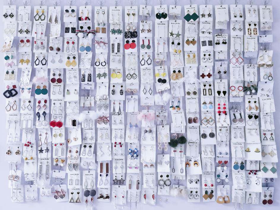 韩版热卖秋冬时尚气质简约百搭撞色镶钻几何毛球摆摊耳环批發貨源在类目 饰品/流行首饰/时尚饰品新, 耳饰, 耳环中 - 来自Buy2taobao.com提供专业的淘宝代购服务