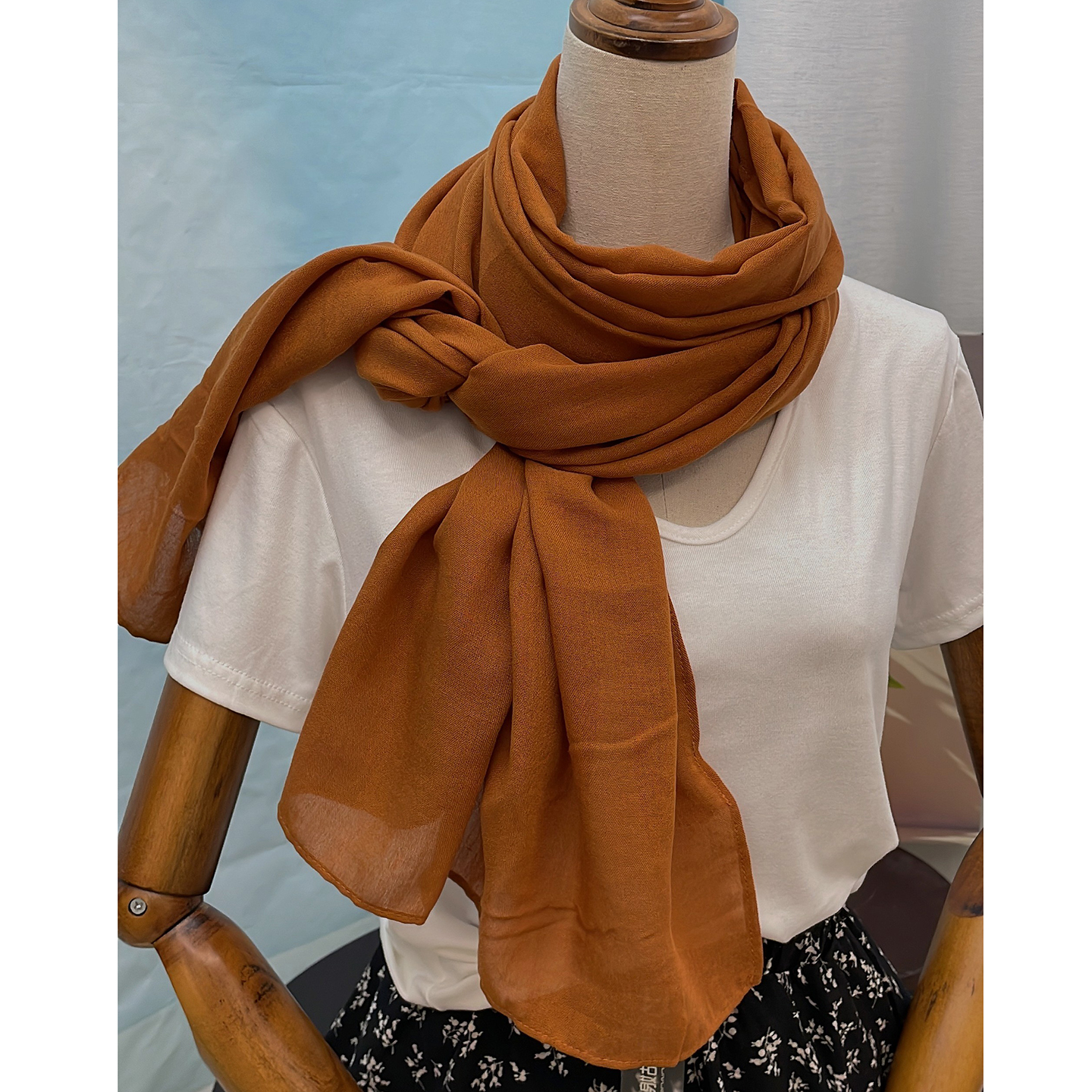 2025新款围巾女秋冬薄棉麻纯色韩版百搭文艺长款披肩丝巾护颈围脖