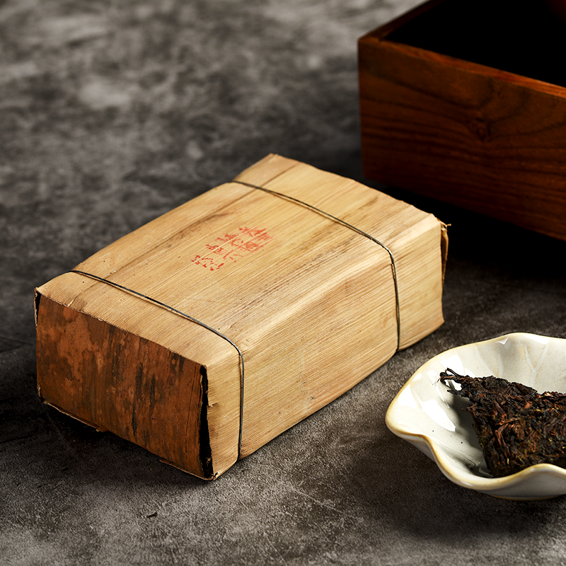 云南普洱茶勐海陈年普洱熟茶普洱米香砖茶一斤2002年红茶 老茶砖