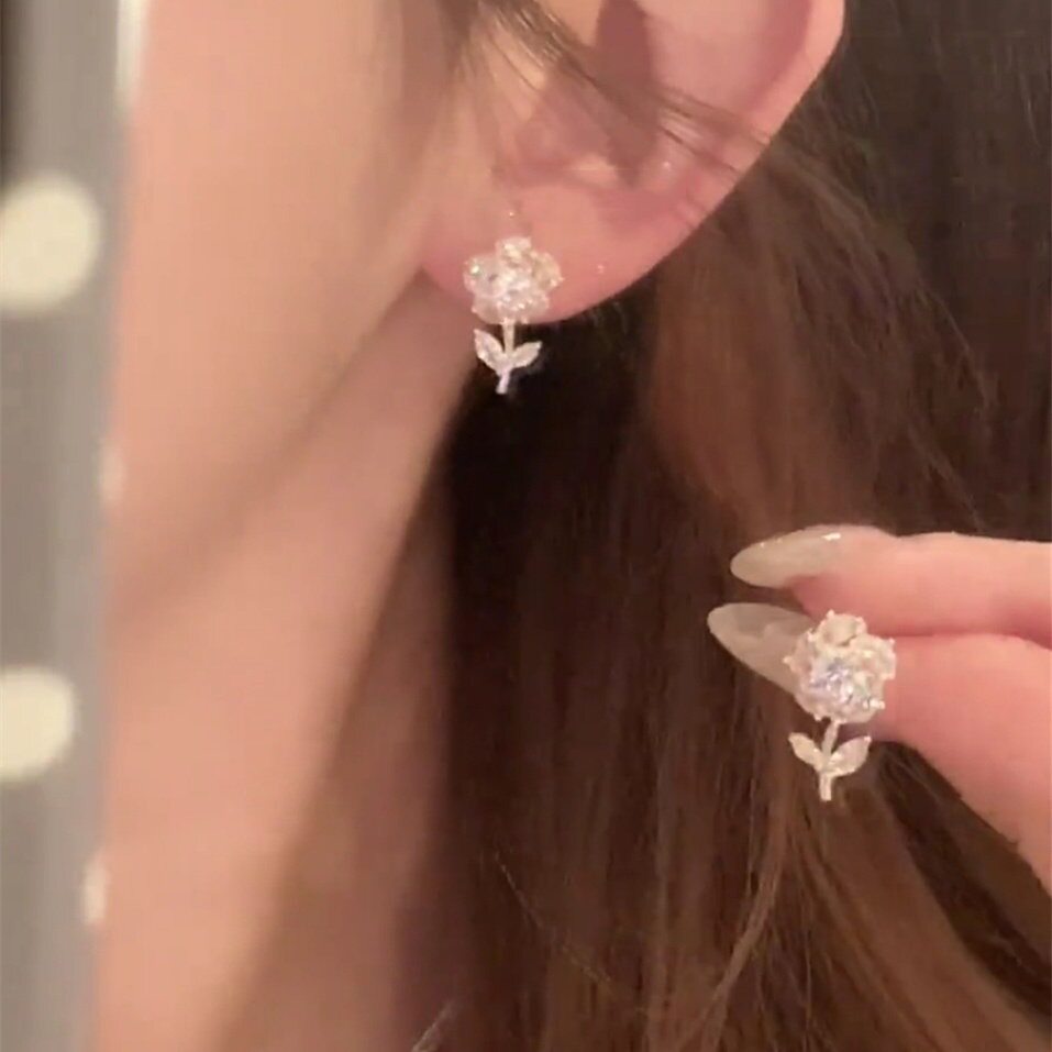 银色甜美立体锆石山茶花耳钉耳环女春夏超仙设计感2026新款配饰潮