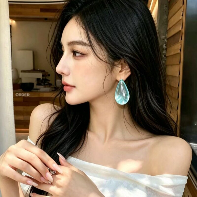 2026年春晚王菲同款耳环透明清水蓝水滴设计感个性夸张耳坠