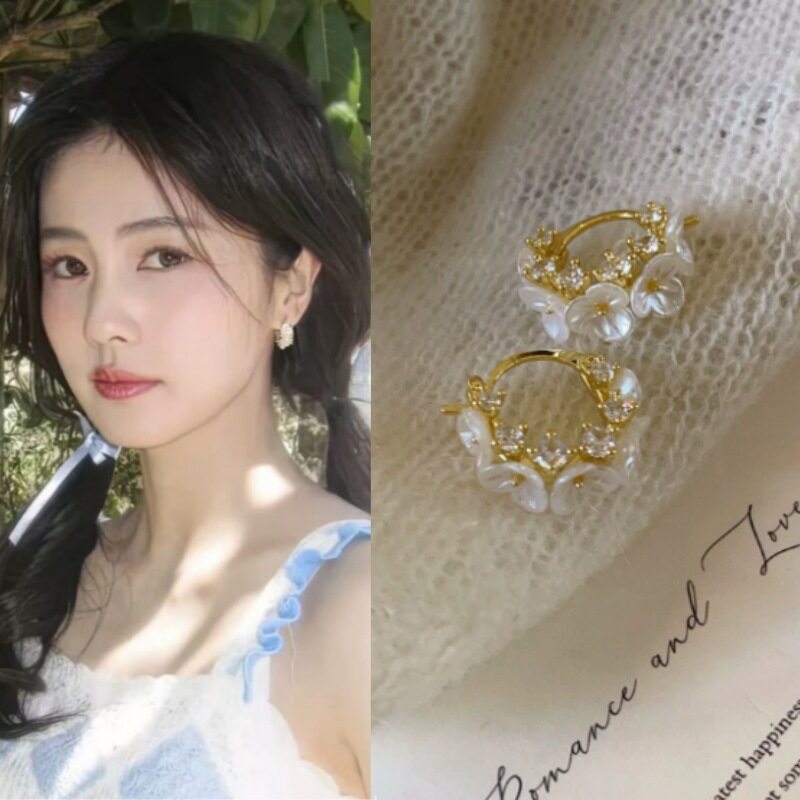 法式精致花朵锆石耳圈女气质小巧耳扣轻奢百搭温润光泽花簇耳环女