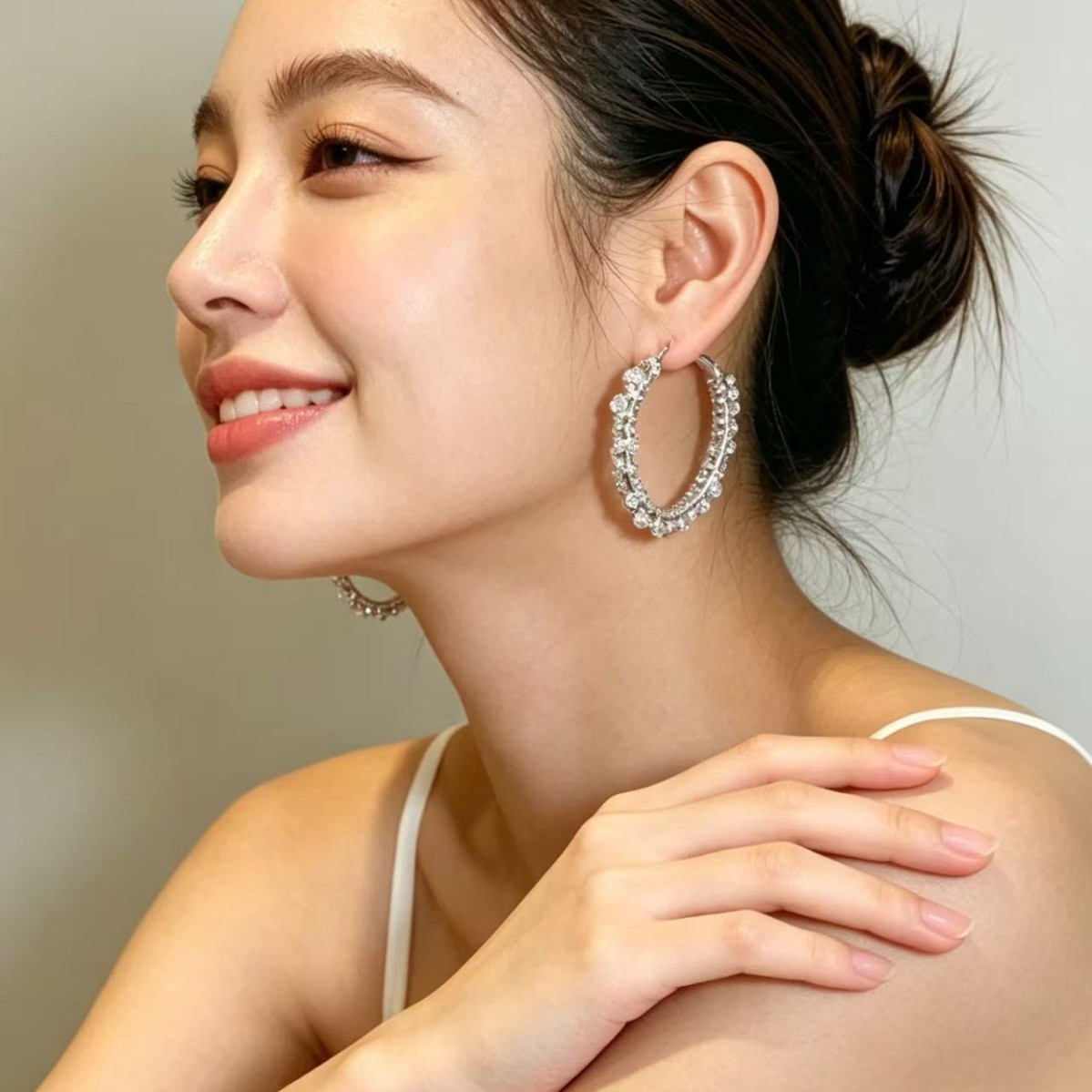 轻奢高级感锆石花边大耳圈电镀18K真金简约时尚明星走秀大气耳饰