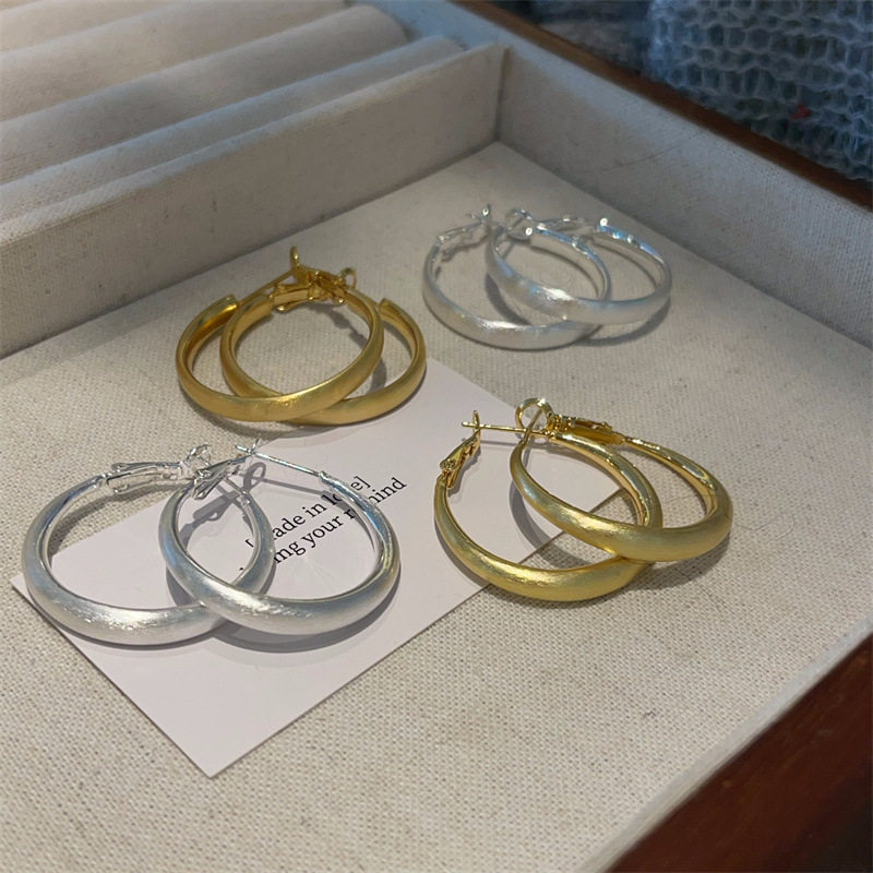 金属风电镀22K金拉丝素圈耳环个性时髦INS风夸张耳圈简约耳饰品