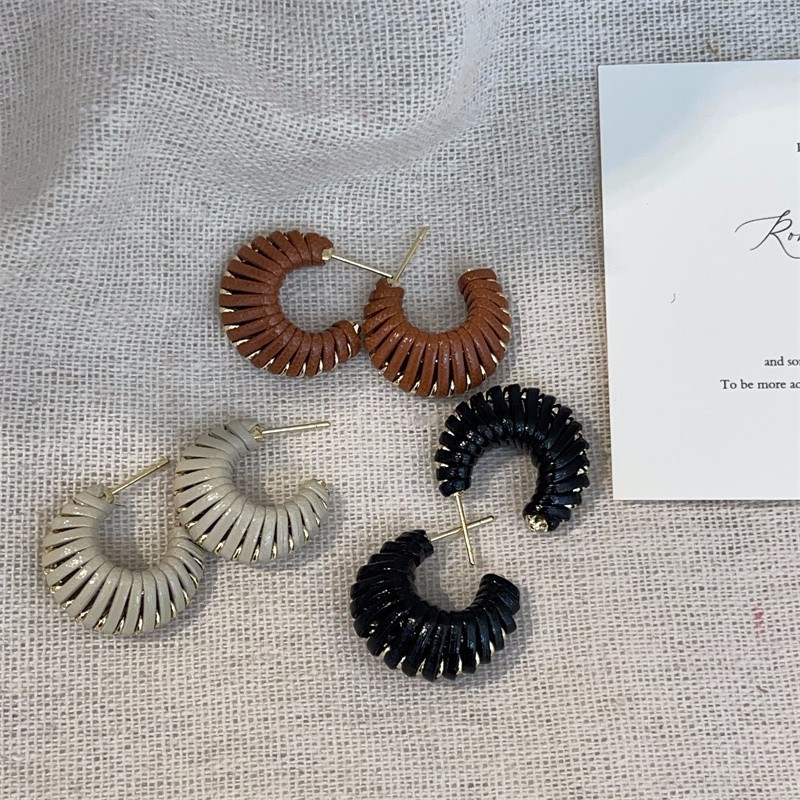 小香风人造皮革编织C形耳钉个性时尚皮绳条纹耳圈小众高级感耳环