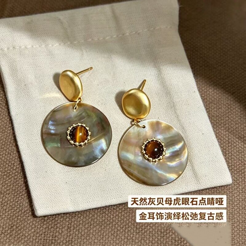 复古美拉德色虎眼石天然灰贝母耳坠氛围感哑金中古风秋冬新款耳饰