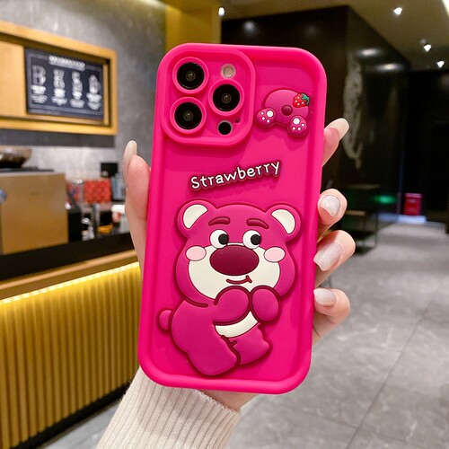 可爱玫红草莓熊适用苹果15 14 max手机壳iPhone13/12/11promax立体卡通XR/8P/SE2全包创意女款
