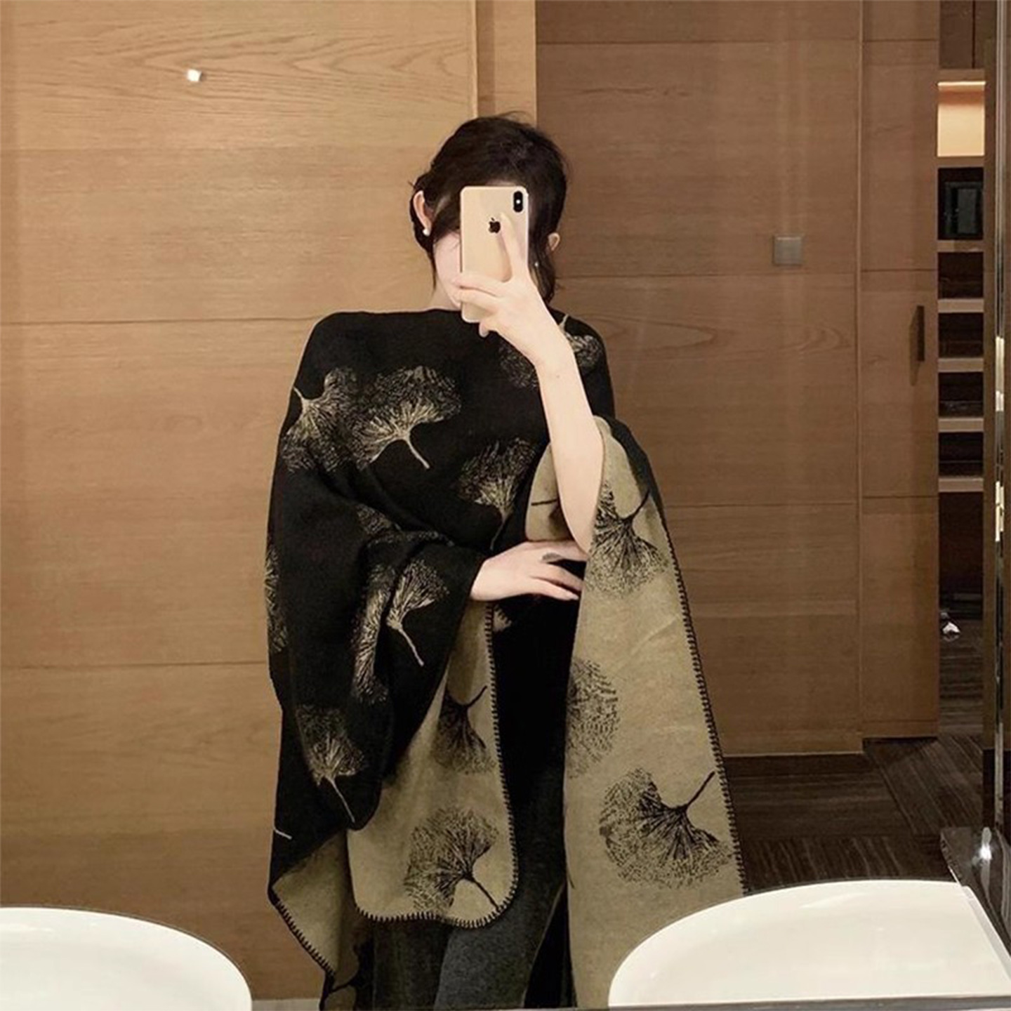 外搭披肩女2025新款民族风银杏叶空调房旅游搭配斗篷围巾旅游披风