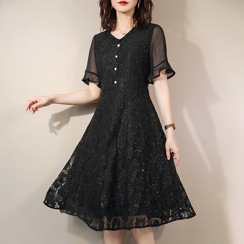 伊自尚胖妹妹夏装大码女装2020年新款胖mm遮肚黑色显瘦蕾丝连衣裙