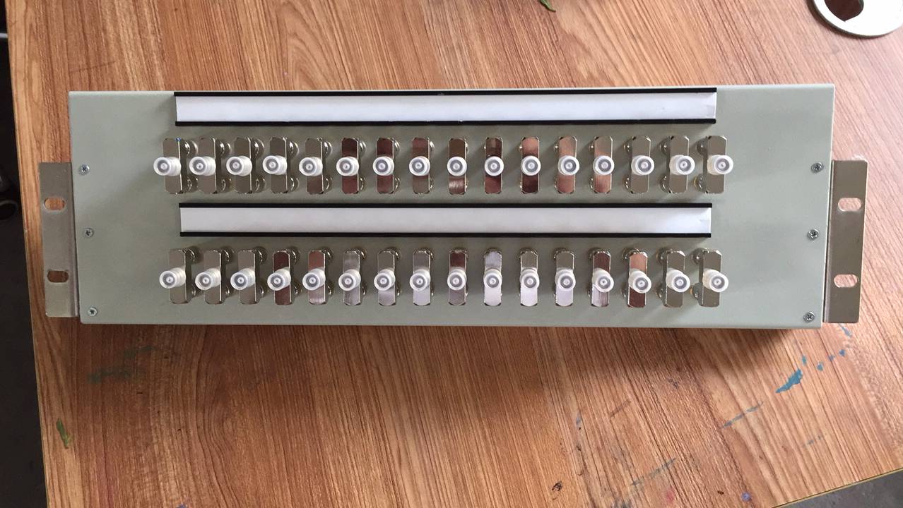 8路 305元       10路  410元    16路  515元       20路  700元        21路 910元    DDf端子板，L9端子板  8、10、16、20、21  厂家直销             需要哪种规格  欢迎旺旺联系  305元默认发8路